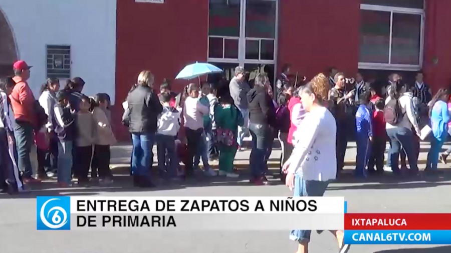 Realizaron entrega de zapatos escolares a estudiantes de Ixtapaluca