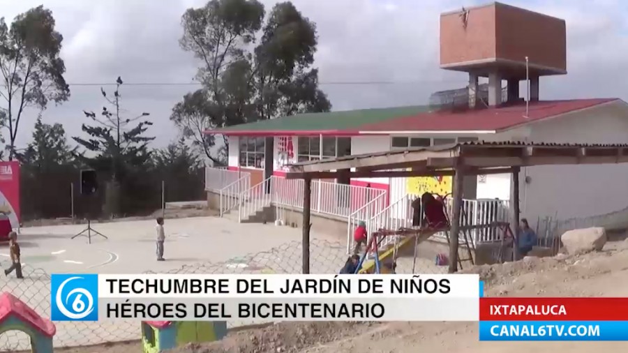 Inician trabajos para la colocación de la techumbre del jardín de niños Héroes del Bicentenario en Coatepec