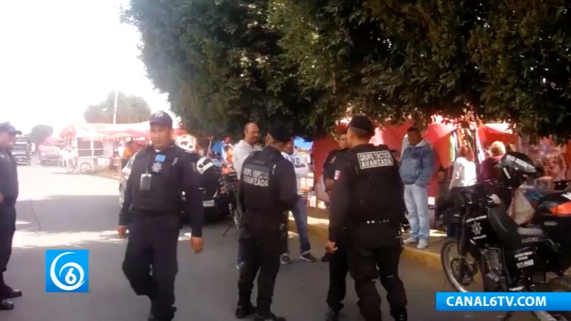 Operativo policíaco en tianguis de Cuatro Vientos