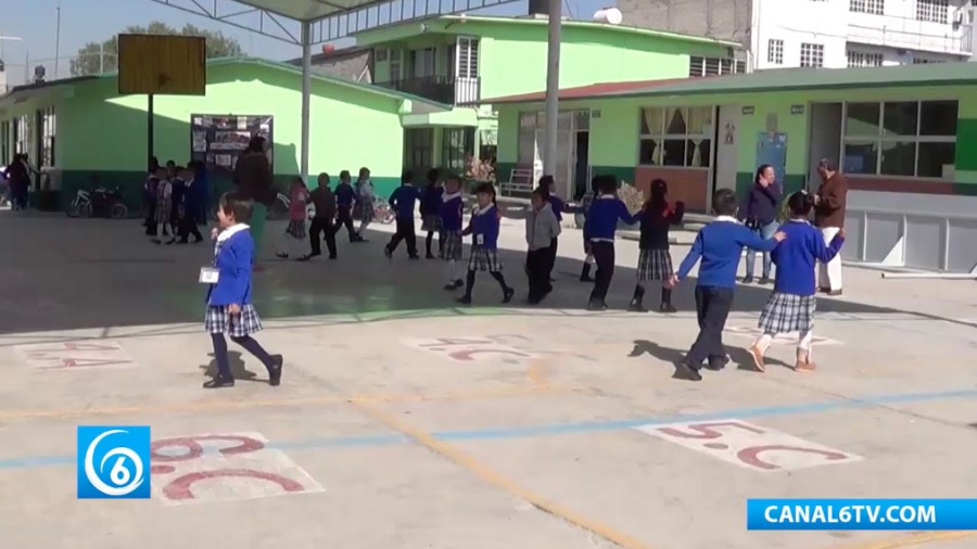 Carencia de servicios básicos en la escuela primaria Niños Héroes en Los Reyes La Paz