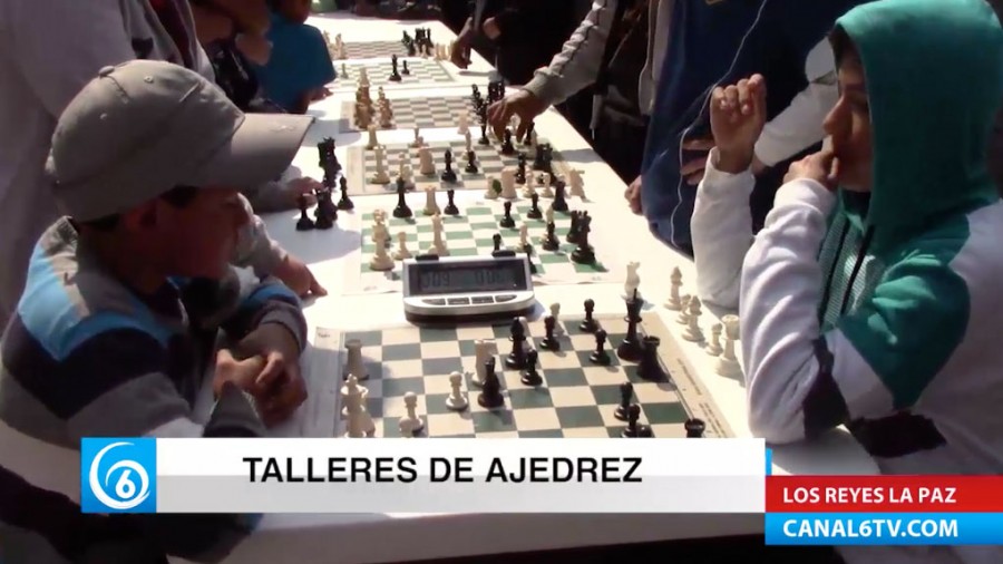 Realizan talleres de ajedrez en parque de Los Reyes La Paz