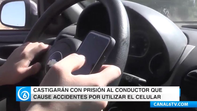 Hasta 3 años de cárcel a quienes causen accidentes por utilizar el celular mientras conducen