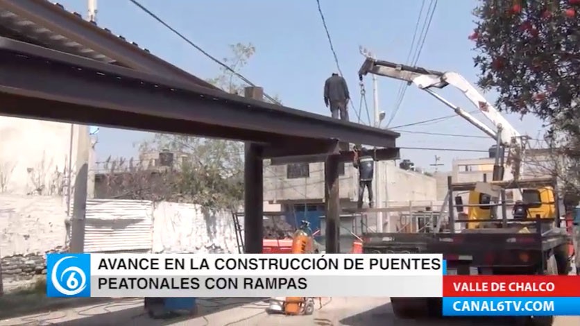 Avance en los trabajos de construcción de puentes peatonales en la Autopista México-Puebla