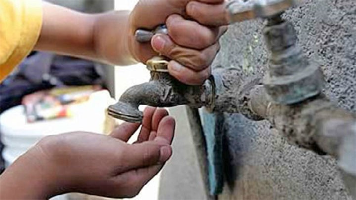 Habitantes de la colonia Covadonga en Chalco, sufren desabasto de agua potable