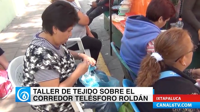 Taller de tejido en el corredor Telésforo Roldán en Ixtapaluca