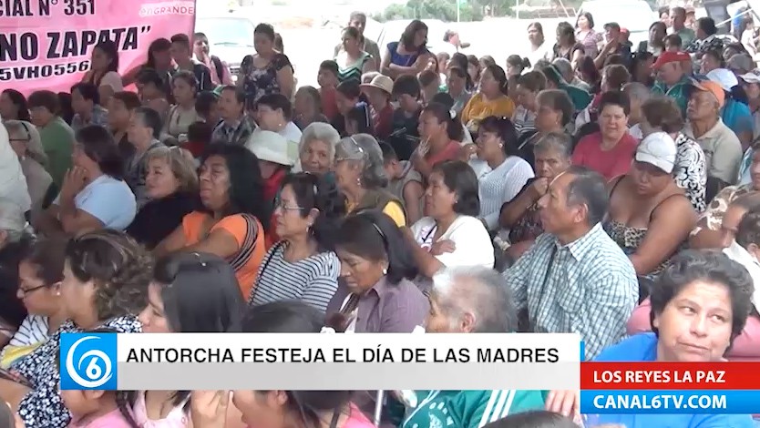 El Movimiento Antorchista de Los Reyes La Paz celebró a las mamás en su día