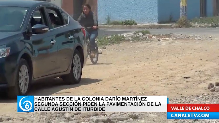 Vecinos de la colonia Darío Martínez piden la pavimentación de la calle Agustín de Iturbide