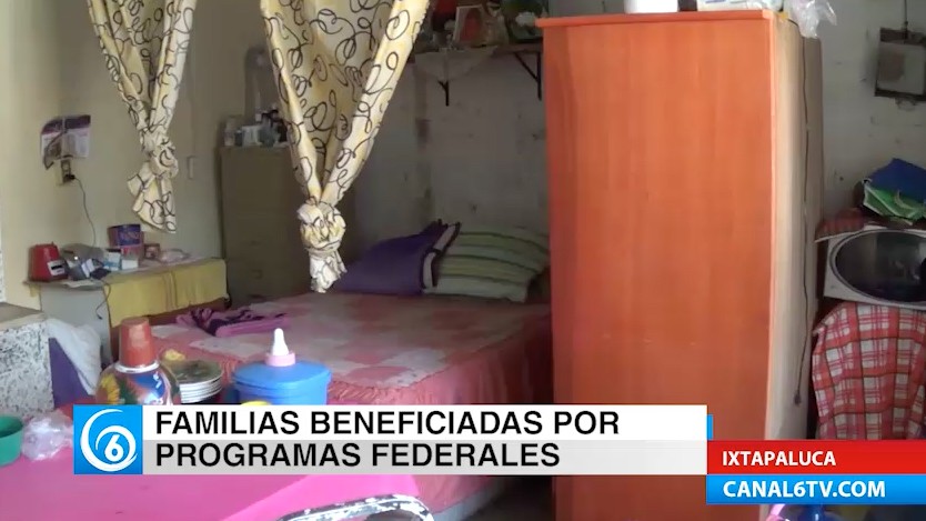 Entregan apoyos a familias de Cuatro Vientos por parte del programa Cuarto Rosa