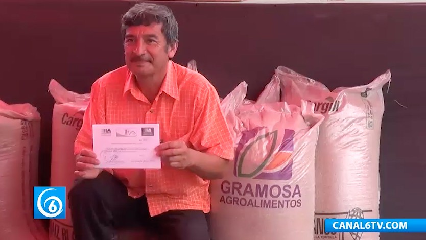 Desarrollo rural realiza entrega de semillas y fertilizantes a agricultores