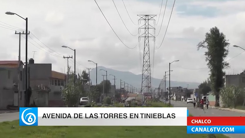 Falta de alumbrado público en avenida de las Torres en Chalco