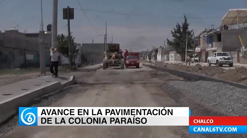 Avance en la pavimentación de calle en la colonia Paraíso, obra gestionada por el Movimiento Antorchista en Chalco