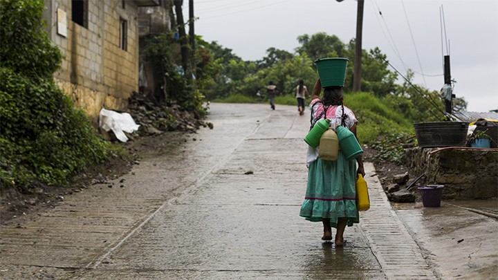 Caminata por el agua; Pobreza y olvido en Hidalgo