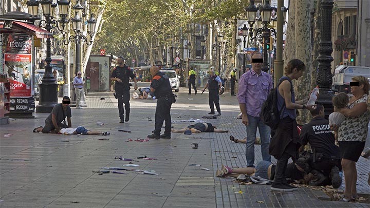 ATENTADO TERRORISTA EN BARCELONA, DEJA AL MENOS 13 MUERTOS Y 32 HERIDOS