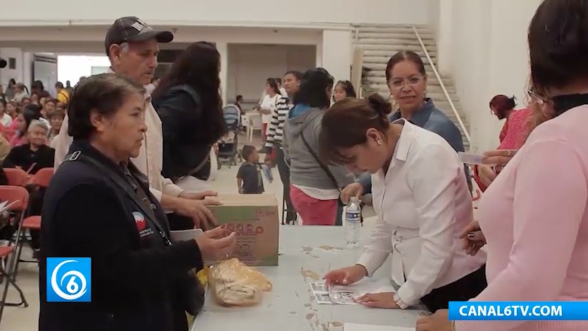 El DIF Chicoloapan entrega despensas del programa Canasta Mexiquense