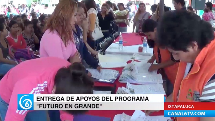 Entrega de apoyos del programa FUTURO EN GRANDE