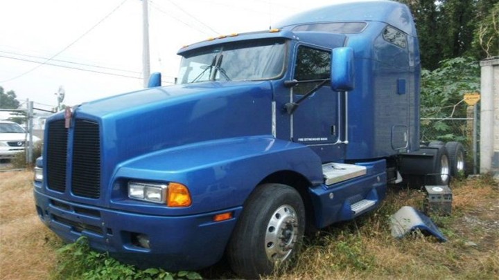 RECUPERAN TRÁILER CON MERCANCÍA EN LA CARRETERA TOLUCA-NAUCALPAN