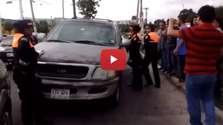 ATROPELLAN PRESUNTAMENTE DE MANERA INTENCIONAL A MADRE E HIJA EN ECATEPEC (VIDEO)