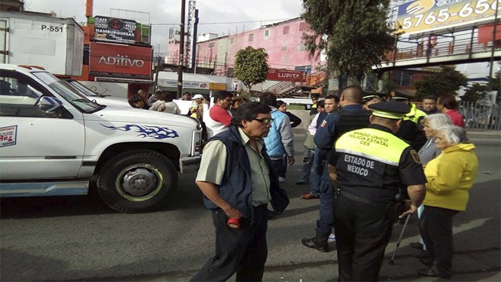 MANIFESTANTES EN LOS REYES LA PAZ