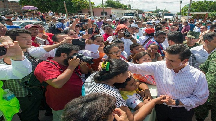 INICIA EPN REPARTO DE TARJETAS A DAMNIFICADOS PARA OAXACA Y CHIAPAS