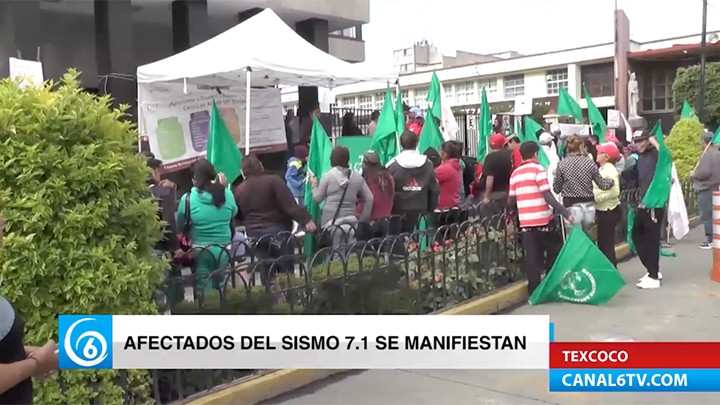 Afectados por el sismo se manifestaron en palacio municipal de Texcoco