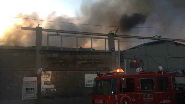 SE INCENDIÓ FÁBRICA DE MUEBLES EN ECATEPEC