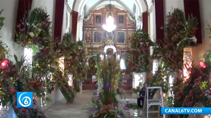 Presentan portada y restauración de la Virgen del Rosario en el poblado de Coatepec