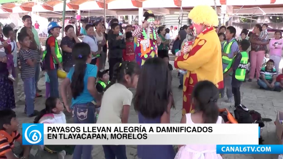 Un grupo de payasitos llevaron alegría a damnificados por sismo en el municipio de Tlayacapan