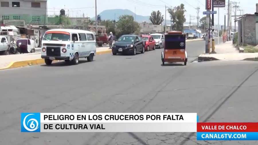 Peligro en el crucero de Isidro Fabela y Alfredo del Mazo por falta de cultura vial