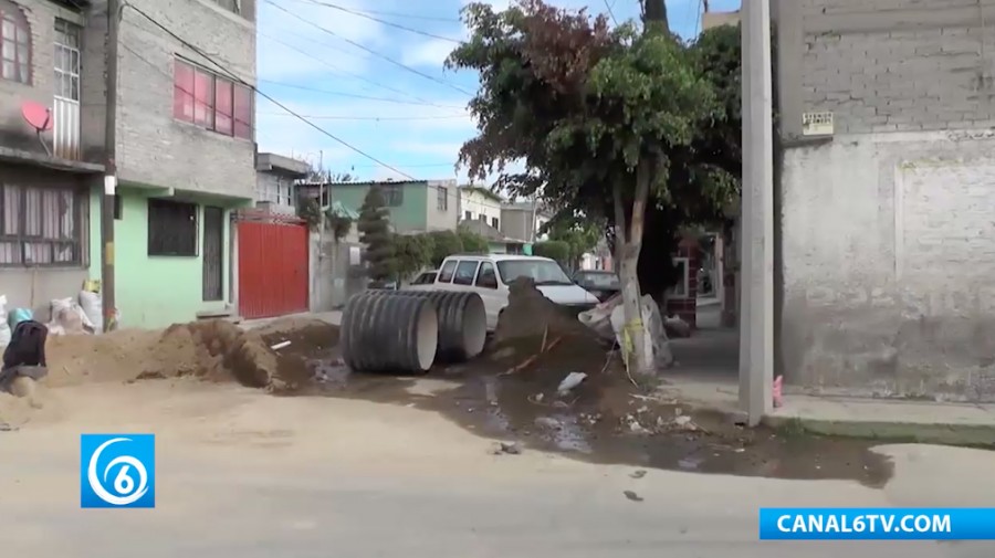 A más de un mes se registra fuga de agua potable en la colonia Valle de Los Reyes