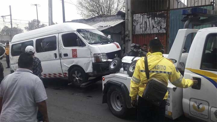 VOLCADURA DE COMBI EN ZARAGOZA DEJA 6 HERIDOS