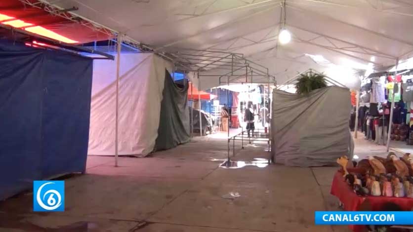 Comerciantes de la región instalan bazar navideño en Chalco