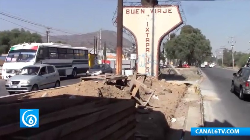 Avance del arco de bienvenida en Ixtapaluca ubicado en tubo azul