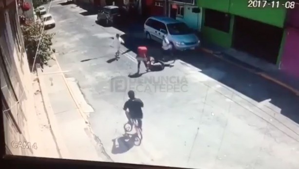 VIDEO: CAPTAN VIOLENTO ATAQUE DE PERRO EN LA DELEGACIÓN GUSTAVO A. MADERO, CDMX