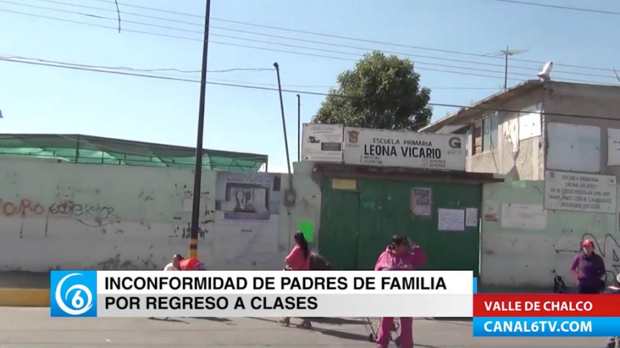 Padres de familia de la escuela Leona Vicario, de la colonia Xico, inconformes por el regreso a clases