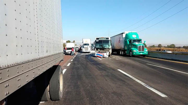 FUERTE ACCIDENTE EN LA MÉXICO-PUEBLA, A LA ALTURA DE LA CASETA TEXMELUCAN