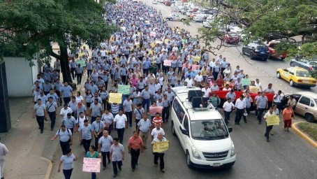 PROTESTAS EN TABASCO POR FALTA DE PAGO DE AGUINALDOS