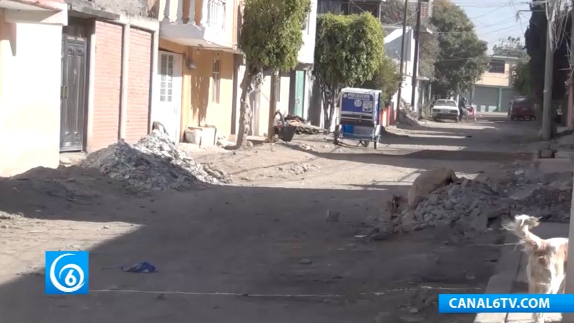 Colonos de la Unión de Guadalupe en Chalco piden retirar escombros de sus calles