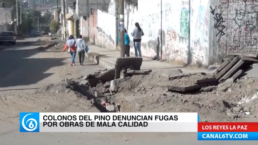 Vecinos de la colonia El Pino en Los Reyes La Paz reportan fugas de agua por obras de mala calidad