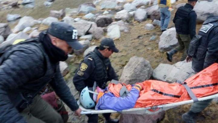 RESCATAN A UNA MUJER LESIONADA EN EL NEVADO DE TOLUCA