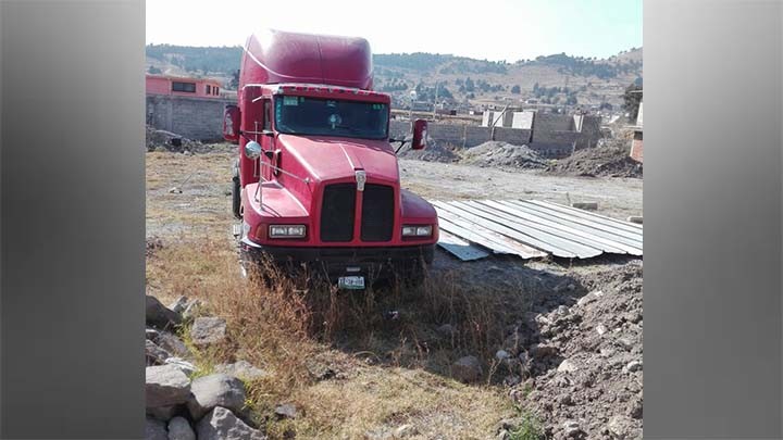 CATEAN UN INMUEBLE EN TOLUCA Y LOCALIZA UN VEHÍCULO DE CARGA CON REPORTE DE ROBO