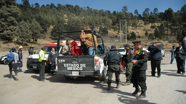 RESCATAN A CUATRO JÓVENES EXTRAVIADOS EN EL NEVADO DE TOLUCA