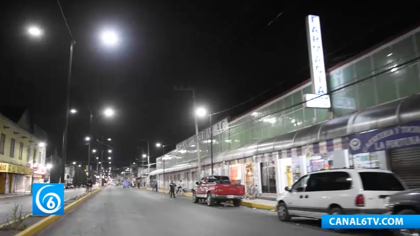 Continúa programa de iluminación en calles de Valle de Chalco