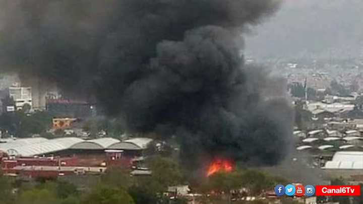 INCENDIO EN FÁBRICA DE MUEBLES EN LOS REYES LA PAZ