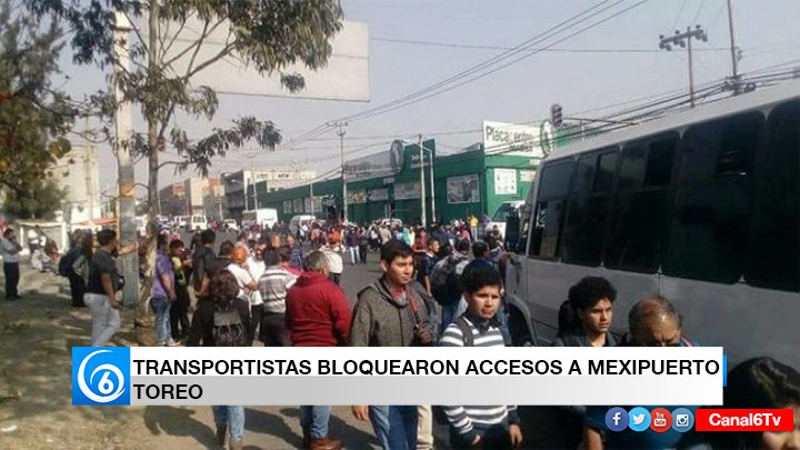 TRANSPORTISTAS BLOQUEAN ACCESOS A MEXIPUERTO TOREO; EXIGEN TERMINAR CON OPERATIVOS