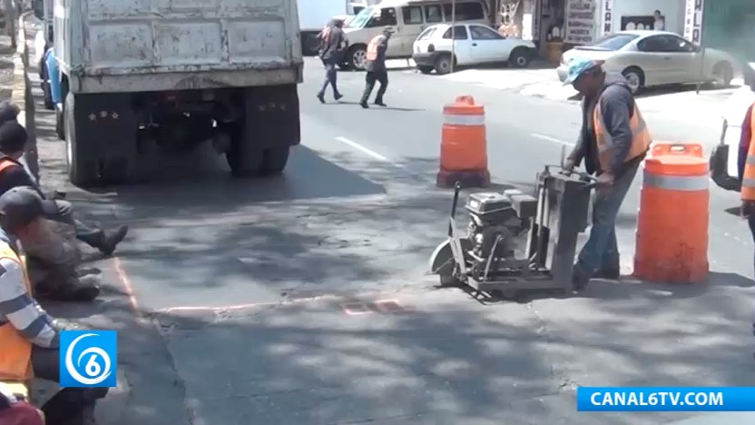 Continúa la reparación de baches sobre avenida Cuauhtémoc en el municipio de Ixtapaluca