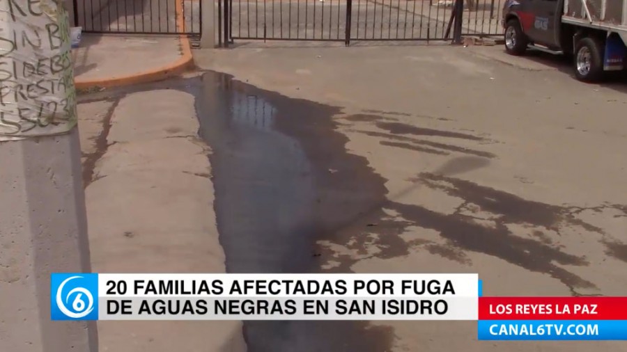 Vecinos de Geovillas de San Isidro, en Los Reyes La Paz, afectados por una fuga de agua negras