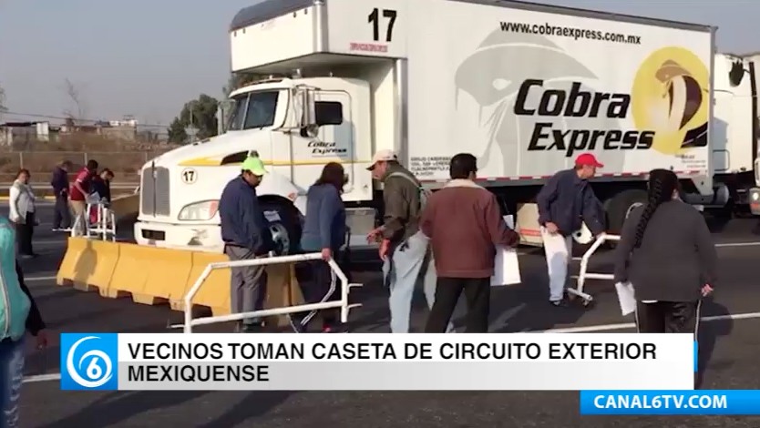 Habitantes de Ecatepec, cerraron la caseta de peaje en el CEM, ya que protestan afectación en sus viviendas