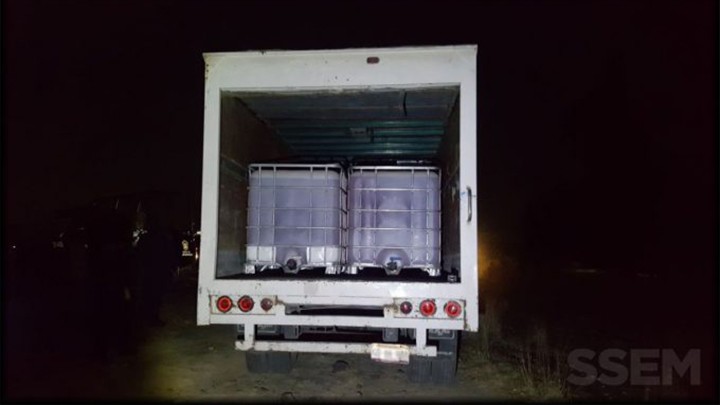 RECUPERAN 6 MIL LITROS DE COMBUSTIBLE DE UNA TOMA CLANDESTINA EN TOLUCA