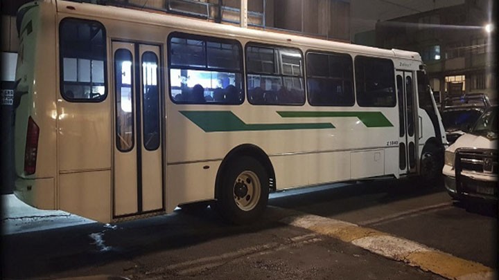 Recuperan autobús de transporte público con reporte de robo en Chalco