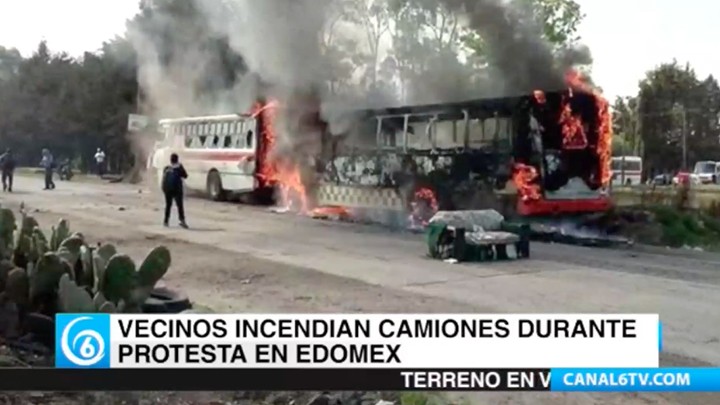 Vecinos incendian camiones durante protesta en el Edomex